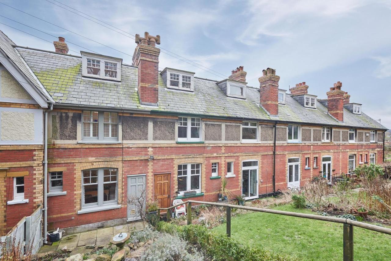Host & Stay - 1 Coastguard Cottages สการ์โบโรห์ ภายนอก รูปภาพ