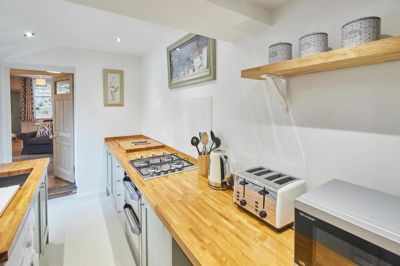 Host & Stay - 1 Coastguard Cottages สการ์โบโรห์ ภายนอก รูปภาพ
