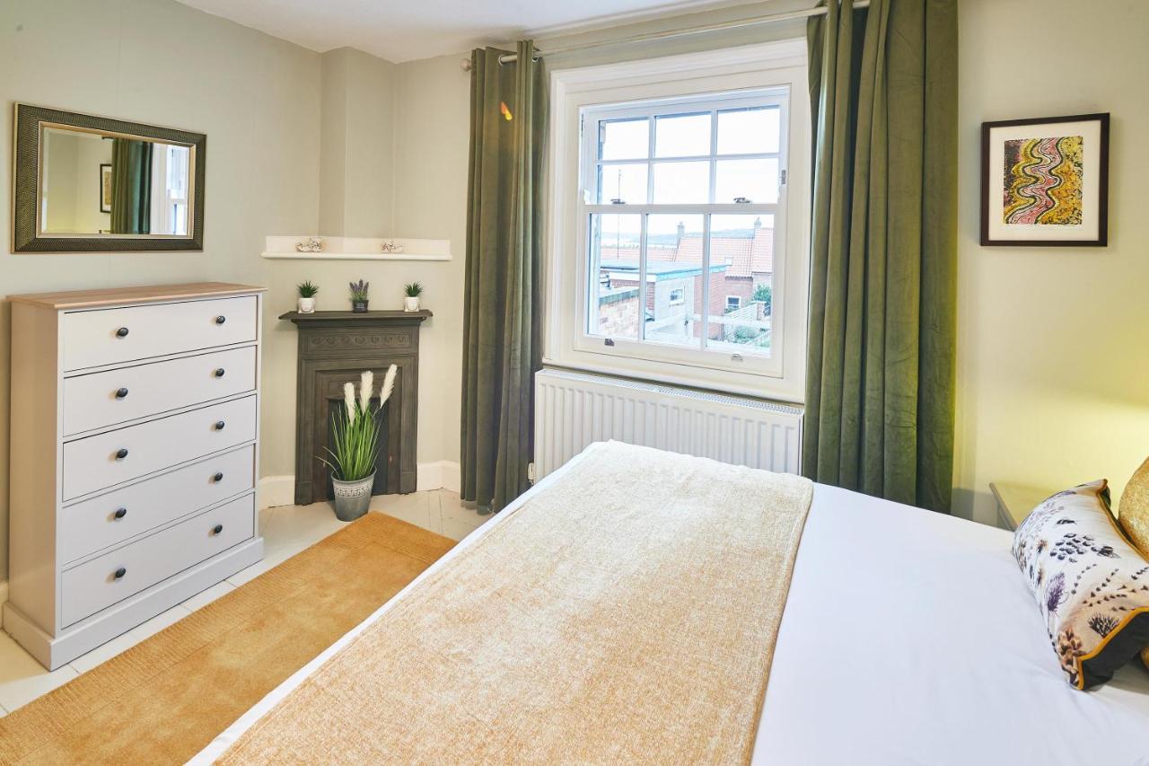 Host & Stay - 1 Coastguard Cottages สการ์โบโรห์ ภายนอก รูปภาพ
