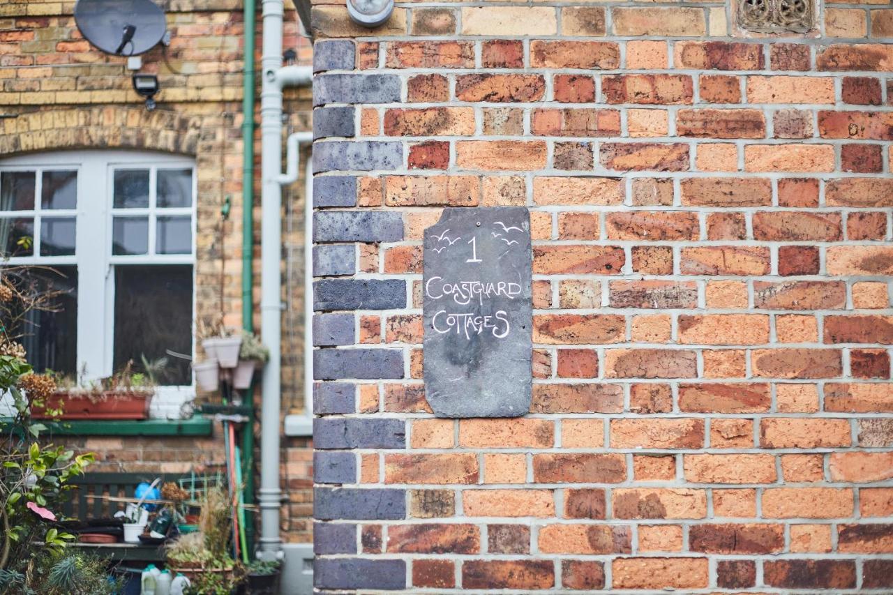 Host & Stay - 1 Coastguard Cottages สการ์โบโรห์ ภายนอก รูปภาพ