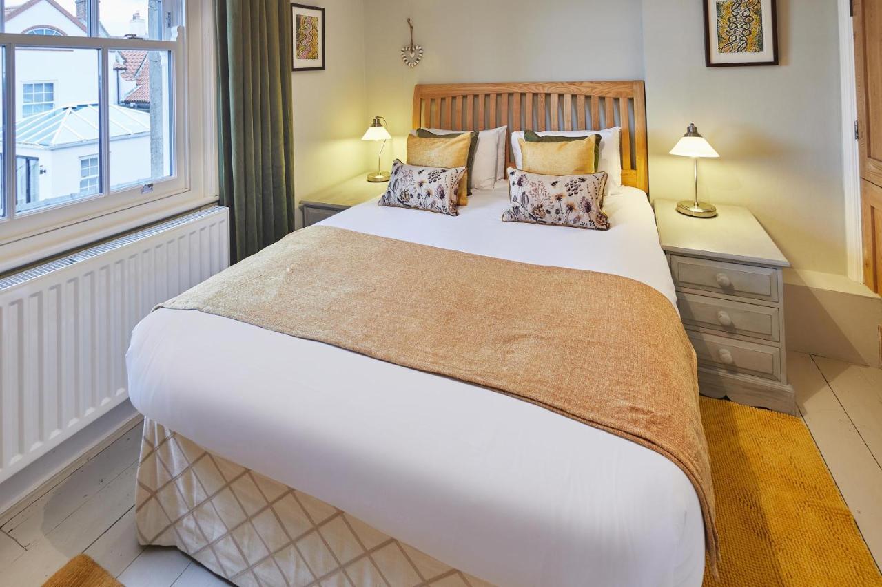 Host & Stay - 1 Coastguard Cottages สการ์โบโรห์ ภายนอก รูปภาพ