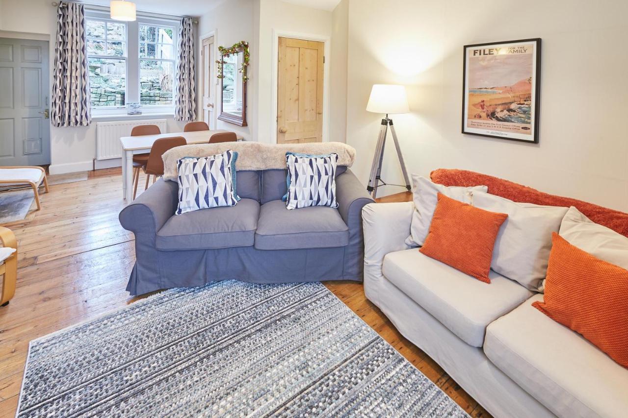 Host & Stay - 1 Coastguard Cottages สการ์โบโรห์ ภายนอก รูปภาพ